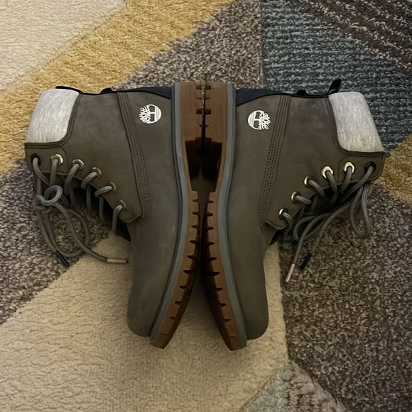 Timberland Women’s Premium 6 Inch Waterproof Boots - Picture 6 of 8